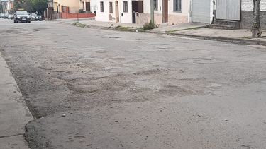 El reclamo de una vecina de San Salvador de Jujuy: Hace 49 años vivo acá y nunca arreglaron la calle
