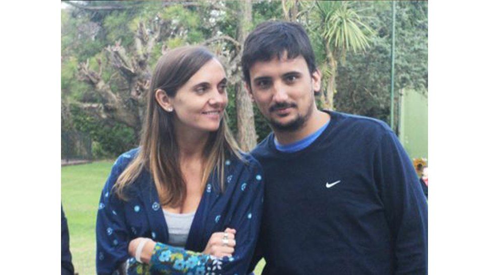 Ella le propuso casamiento a él
