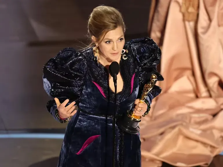 Holly Waddington ganó la estatuilla a mejor vestuario Holly Waddington ganó la estatuilla a mejor vestuario