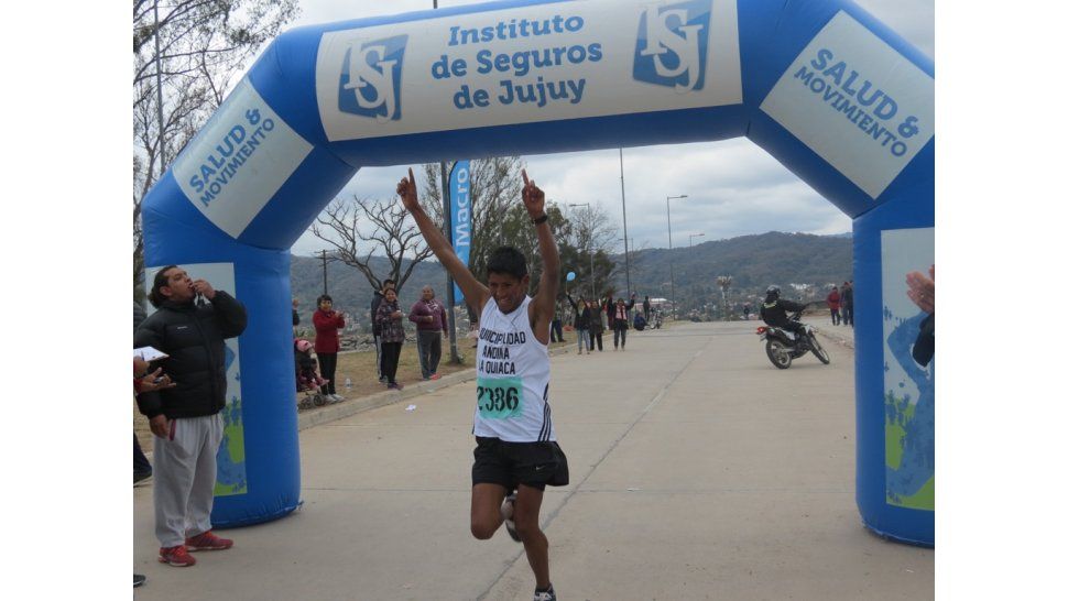 Emanuel Cruz llegó primero