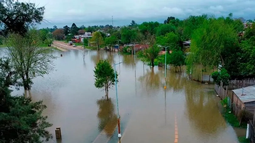 Familias evacuadas por tras las inundaciones por El Niño en Chaco.