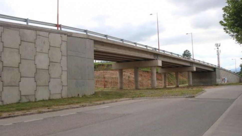 puente en avenida bolivia: una obra sin uso ni funcionalidad