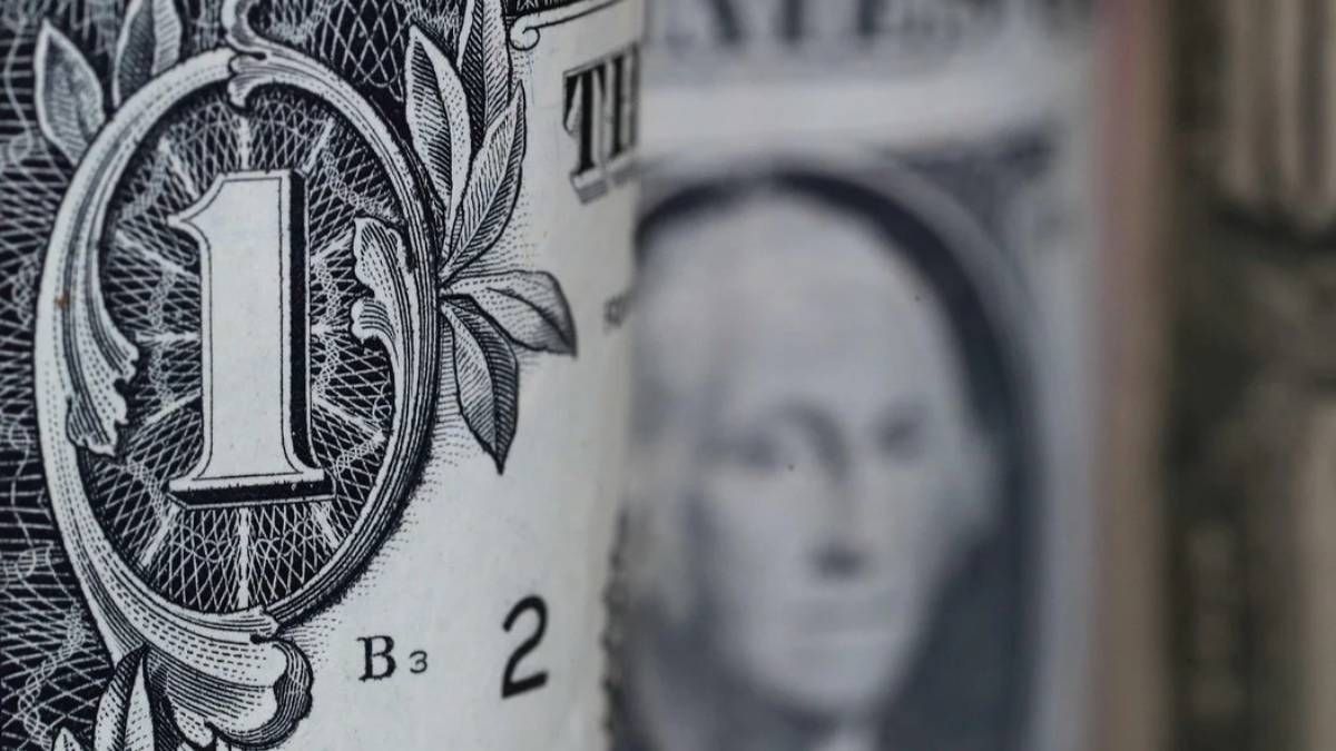 El dólar blue avanza y llega a $223 este jueves