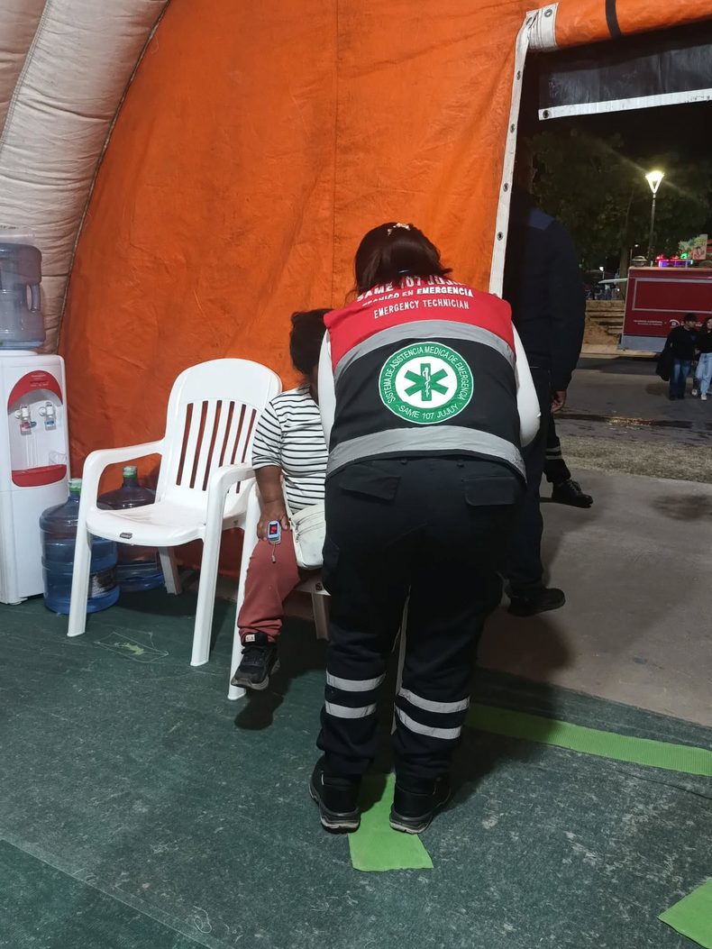 “La mayoría de las derivaciones se dieron en los desfiles por diabetes descompensadas, hipotensiones o deshidrataciones; y hubo una sola por un traumatismo facial por agresión. Años anteriores tuvimos más, este año solo uno”.
