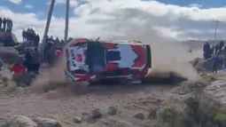 Un auto perdió el control, volcó y mató a un hombre en el Rally Sudamericano en Córdoba