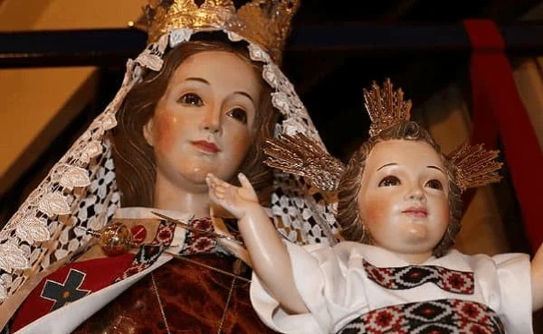 “Yo, Madre de misericordia, libraré del purgatorio y llevaré al cielo, el sábado después de la muerte, a cuantos mueran vistiendo mi escapulario”.