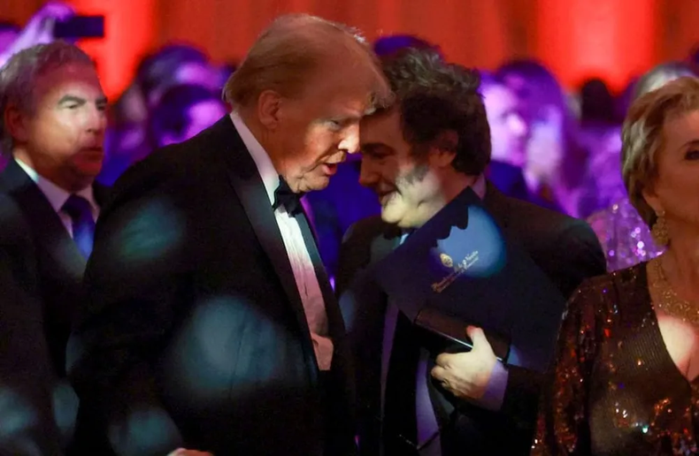 Javier Milei y Donald Trump. A pesar de los viajes y el vínculo, Argentina tuvo el mismo arancel del 10% que otros países de Sudamérica (foto archivo)