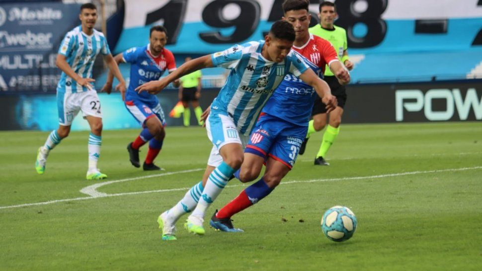 Triunfo y desahogo para Racing en Avellaneda