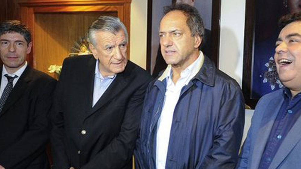 Gioja junto a Scioli
