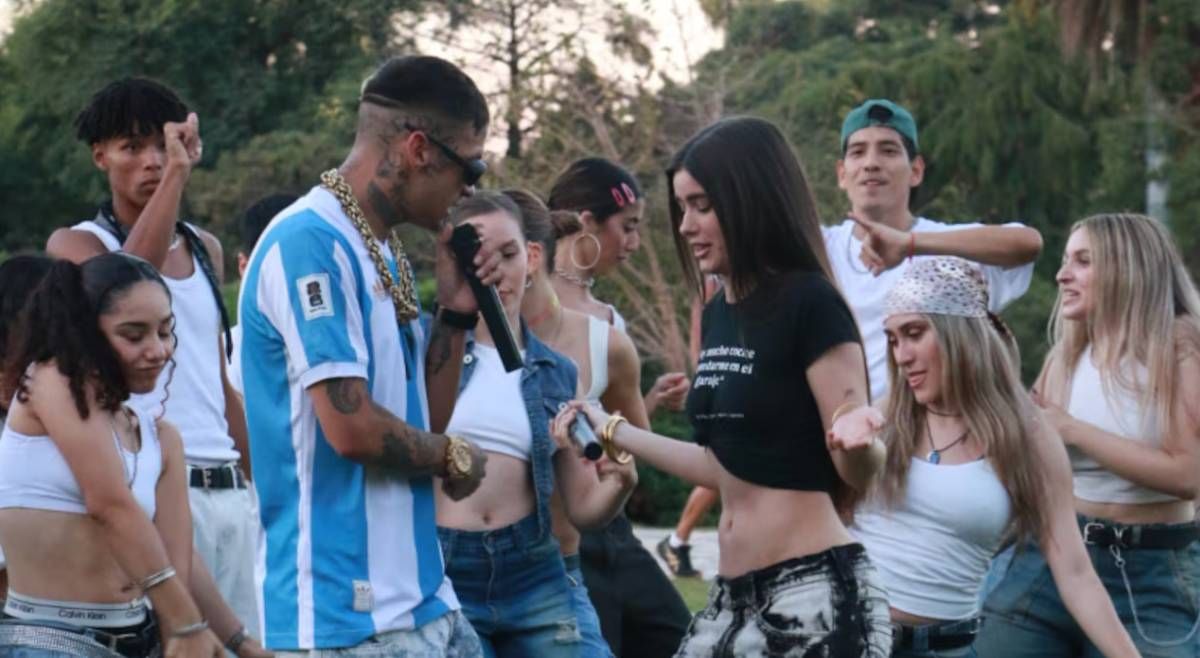 cada vez mas cerca: las fotos de l-gante y una chica muy parecida a la china suarez
