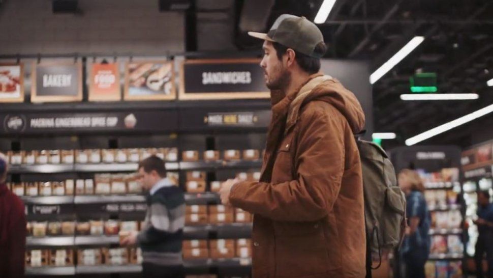 Fuera de Estados Unidos, Amazon abre el primer supermercado sin cajeros