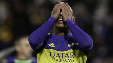 Sebastián Villa. El jugador de Boca Juniors lamenta una oportunidad perdida.