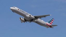 Un avión de American Airlines&nbsp;tuvo inconvenientes en el compresor del motor y tuvo que aterrizar de emergencia.