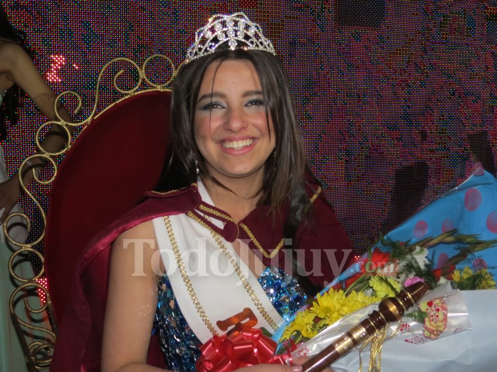 Milagros Llapur reina del Polivalente de