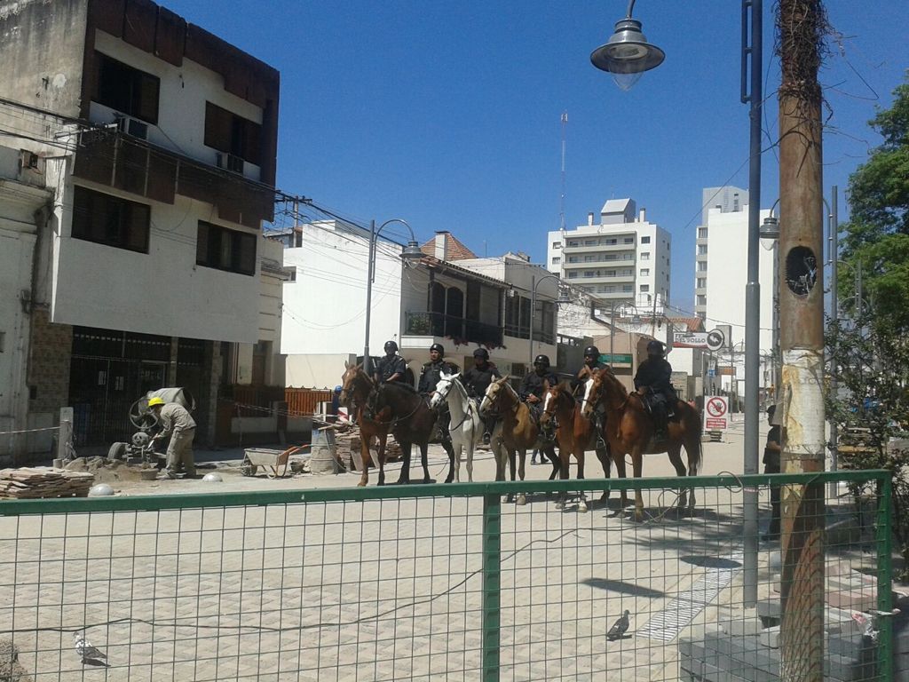 Policía custodia las calles