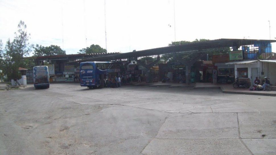 Papelón en Güemes: la Municipalidad estaba enganchada y cortaron la luz en la terminal