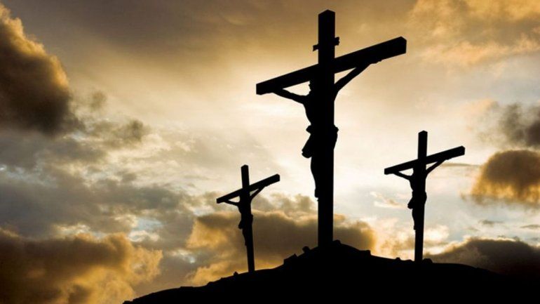 El “Viernes Santo” (18 de abril), es la jornada que recuerda la crucifixión y muerte de Jesús. Es un día de penitencia y recogimiento. Se celebra el Vía Crucis, evocando el camino de Jesús hacia el Calvario. El “Viernes Santo” (18 de abril), es la jornada que recuerda la crucifixión y muerte de Jesús. Es un día de penitencia y recogimiento. Se celebra el Vía Crucis, evocando el camino de Jesús hacia el Calvario.