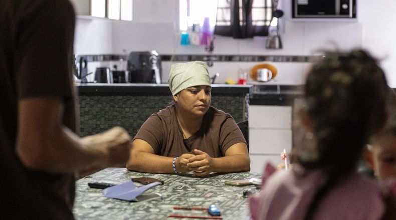 Roc&iacute;o Cuzo padece un c&aacute;ncer grave. En su pueblo organizan colectas para ayudar a costear el tratamiento (Ruido).