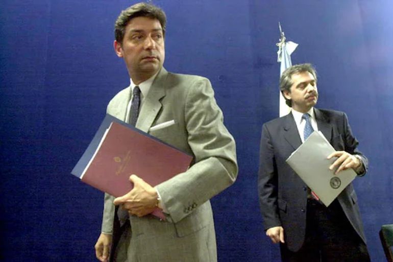 Excompañeros. Horacio Rosatti y Alberto Fernández cuando integraban el Gabinete de Néstor Kirchner. El proyecto del segundo le impide al primero presidir la Magistratura.