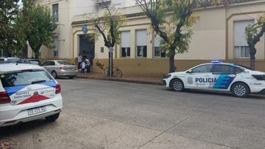 Refuerzan los controles en escuelas de Salta tras las amenazas de tiroteo Refuerzan los controles en escuelas de Salta tras las amenazas de tiroteo