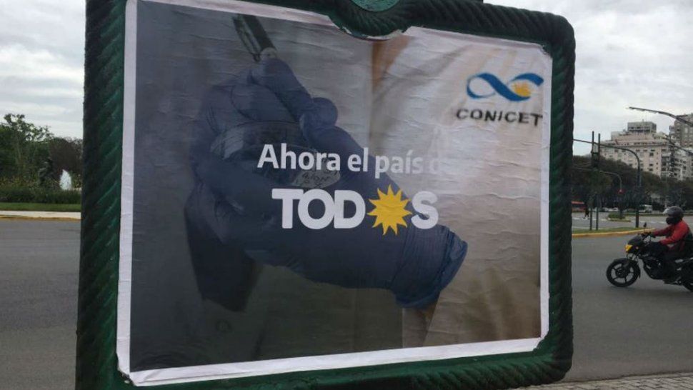 Surgió una nueva polémica por unos afiches del Frente de Todos sobre el Conicet