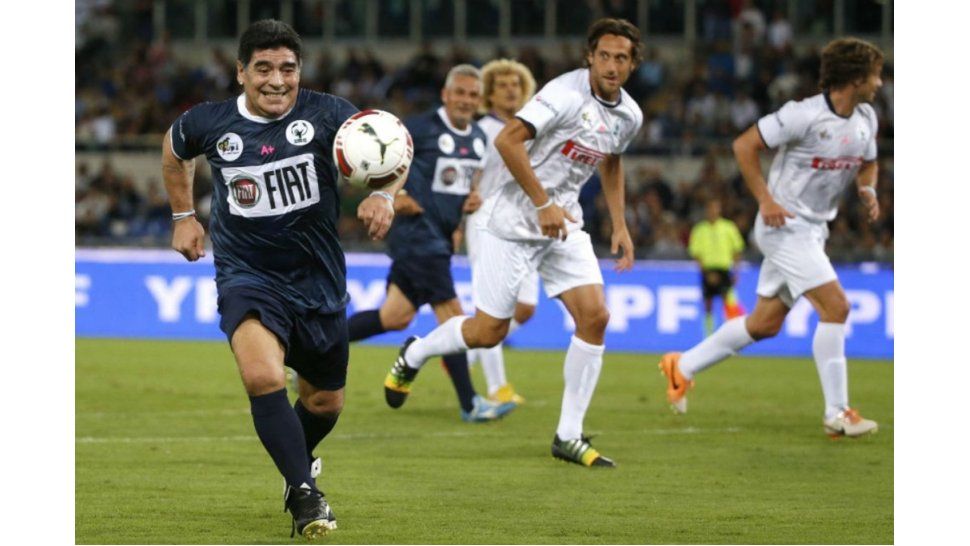 Maradona en el partido x la paz