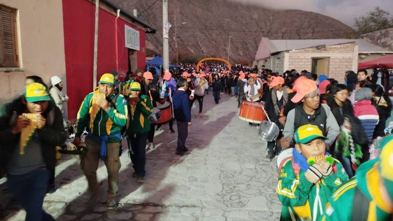 Comenzó el encuentro de las imágenes de las Vírgenes en Tumbaya