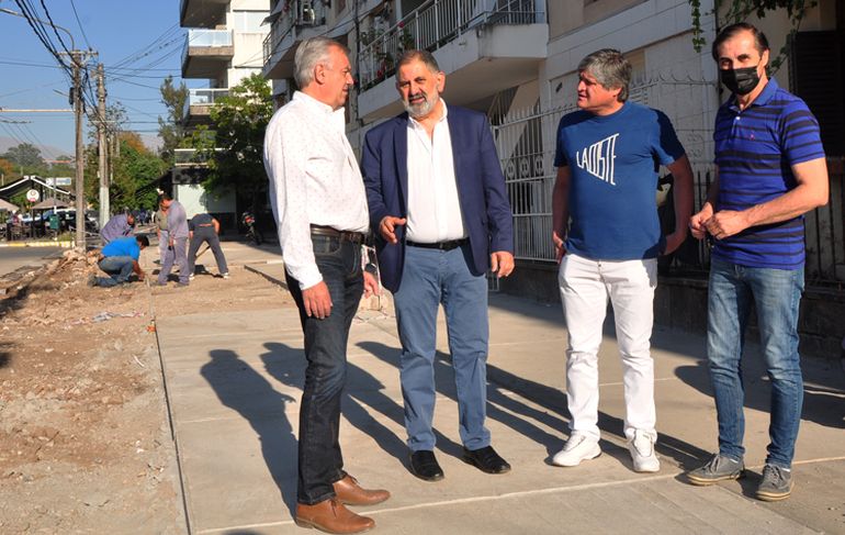 El titular del Ejecutivo Municipal concretó el recorrido de las obras, acompañado por los secretarios de Obras Públicas y Servicios Públicos, Aldo Montiel y Guillermo Marenco, respectivamente y edil Mario Humberto Lobo