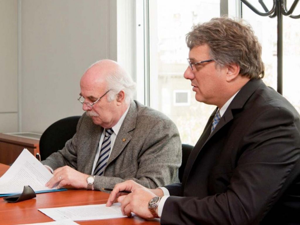 Romarovsky junto a Casamiquela