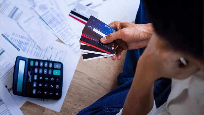 Tarjetas y billeteras virtuales: las principales deudas de las familias argentinas
