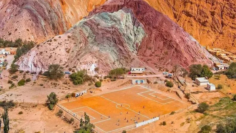 Purmamarca es uno de los sitios que más atrae a los turistas.