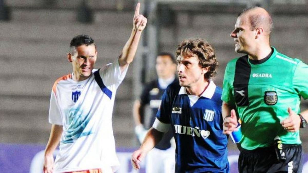 FOTO: Bolatti é oficialmente apresentado pelo Racing, na Argentina