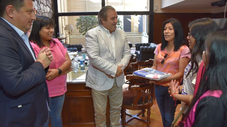 El Colegio Secundario de Casira recibió una Bandera de la Libertad Civil