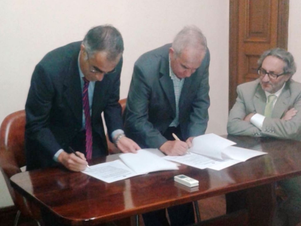 Convenio entre IVUJ y Abogados