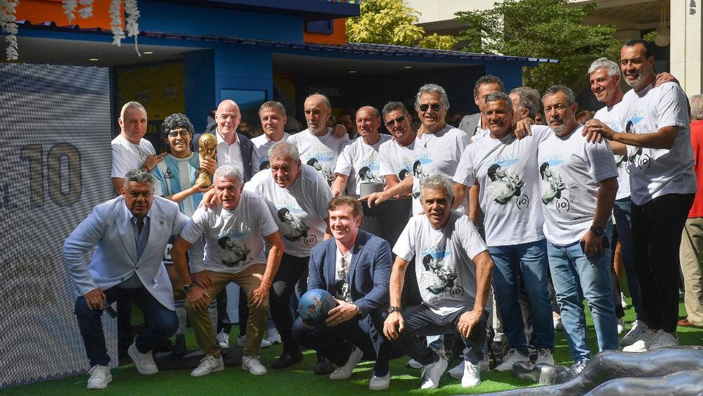Campeones con Argentina homenajearon a Diego Maradona en Qatar