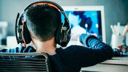 Semana de la Lucha Contra la Sordera - Niños con auriculares