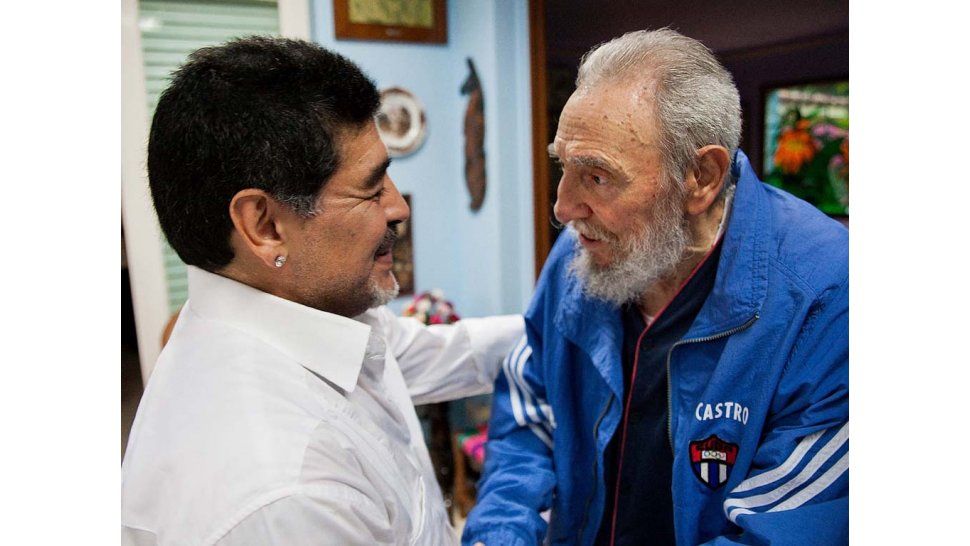 Maradona junto a Fidel Castro