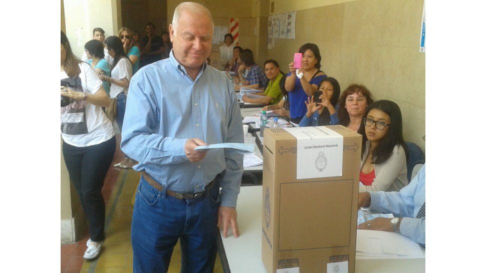 Guillermo Jenefes emitió su voto