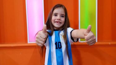 Janna, la sanjuanina de 7 años que le escribió una canción a Lionel Messi y sueña con que él la escuche.