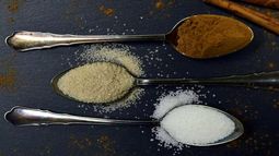 Lo recomendado por los profesionales es evitar los excesos de azúcar refinada sin acudir a edulcorantes.