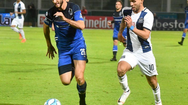 Con polémica, el Gimnasia de Maradona volvió a perder y se complica más