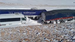 Una combi con argentinos quedó varada por la nieve en el Paso de Jama