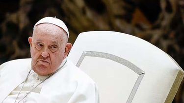 La Santa Sede informó que el estado clínico del argentino se considera “complejo”.