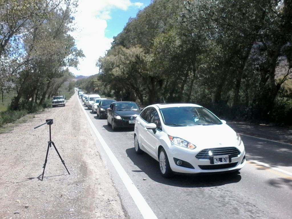Larga filas de autos hacia el norte