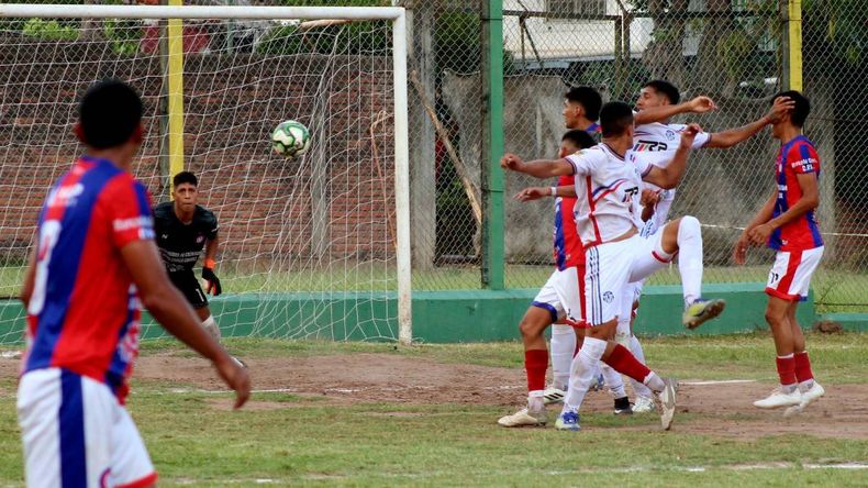 Mitre vs. Atlético Sportivo Pocitos - Foto: Deporfoto Jujuy - Rubén Bellón