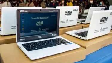 El Ministerio de Educación entrega las computadoras de Conectar Igualdad