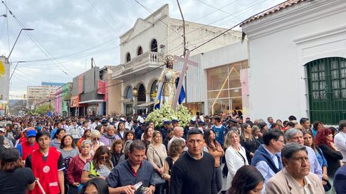 Todo Jujuy | Multitudinaria procesión en honor al Santísimo Salvador