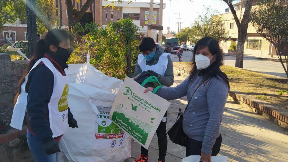 Promueven canje de plásticos por bolsas ecológicas