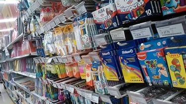 La medida informada por Matías Tombolini respecto a los productos escolares regirá hasta el 31 de marzo.
