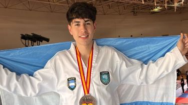 Franco Pérez medalla de bronce en el mundial de taekwondo.